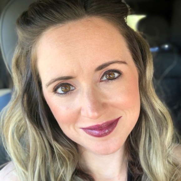 Meet your Posher, Nicole - Picture 1 of 1